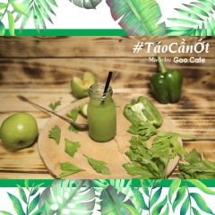 Ép tất cả lấy nước, cho vào ly và khuấy đều là có thể thưởng thức rồi. Ớt và cần tây khá hăng nên nếu muốn dùng bạn nên thêm đá lạnh hoặc đun ấm nhé.