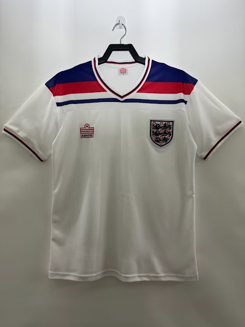 Equipación local de Inglaterra de 1982.jpg