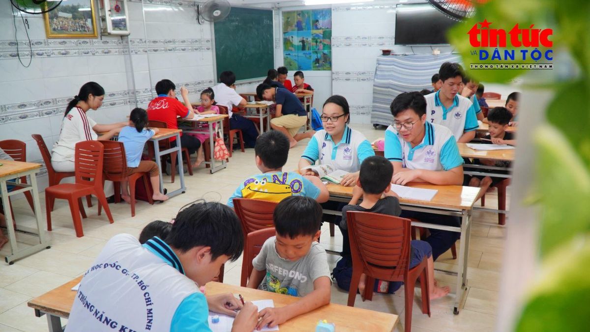 Kỳ nghỉ hè đặc biệt của những 'thầy cô giáo' tuổi học trò - Báo Tin Tức TTXVN