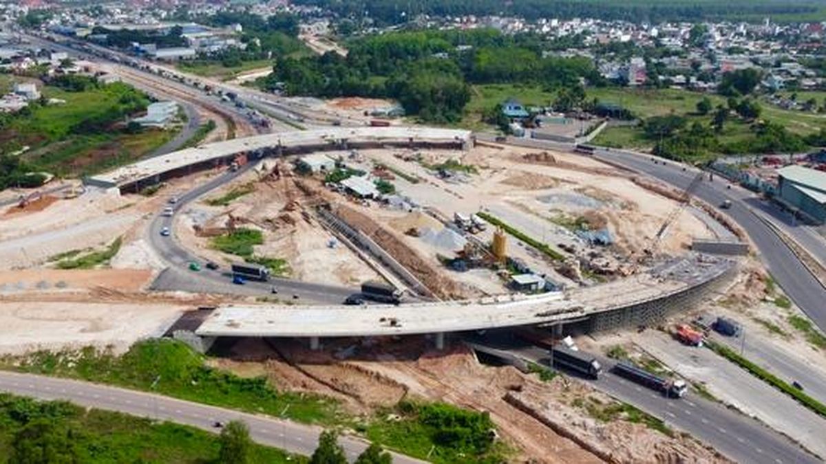 Toàn cảnh nút giao Bình Chuẩn trên đường Vành đai 3 TPHCM đang dần thành hình - Báo Người Lao Động