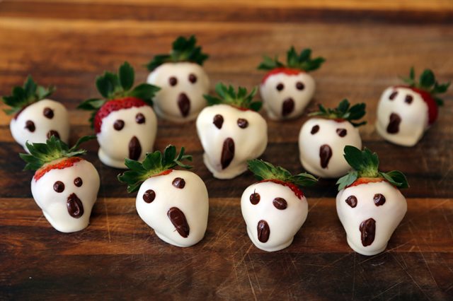 Dâu Tây Nhúng Chocolate Hình Con Ma