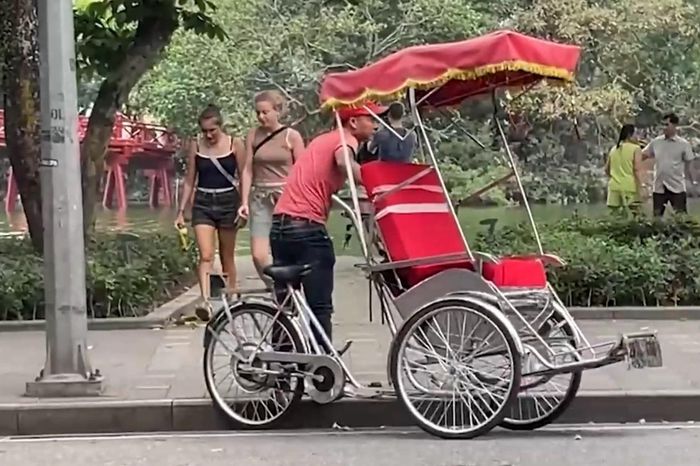 Xích lô điện tự chế: Tiện nhưng bất hợp pháp - Đài Phát thanh và truyền hình Hà Nội