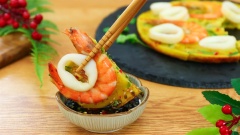 Vậy là chúng ta đã hoàn thành xong món bánh xèo hải sản kiểu Hàn Quốc, nhìn thật hấp dẫn phải không? Vị thơm của tôm, mực hòa lẫn với vị giòn của miếng bánh sẽ làm bạn ăn mãi không chán. Hãy vào bếp và thực hiện công thức này cho cả gia đình thưởng thức nhé!