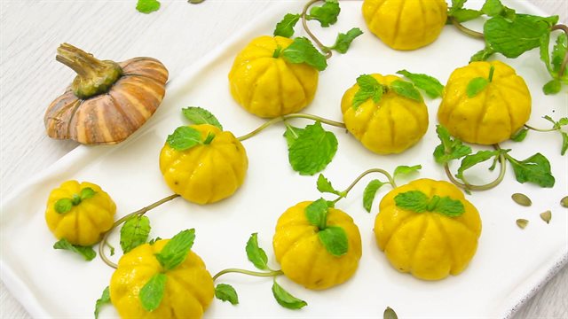 Bánh Bí Đỏ Nhân Tôm Thịt