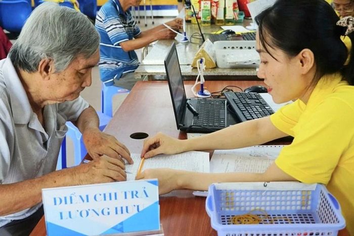 Từ ngày 1/7, hàng loạt chế độ an sinh tăng thêm 8% - Đài Phát thanh và truyền hình Hà Nội