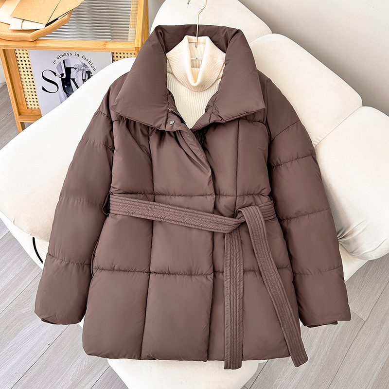Mittellange Damen-Winterjacke mit Taillengürtel