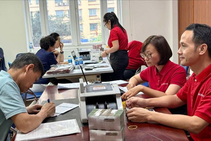 Phường Thanh Xuân chi trả tiền bồi thường cho các hộ dân - Đài Phát thanh và truyền hình Hà Nội