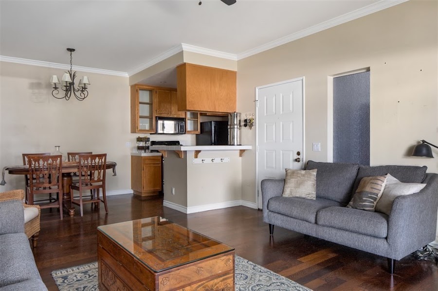 13818 Midland Rd interior
