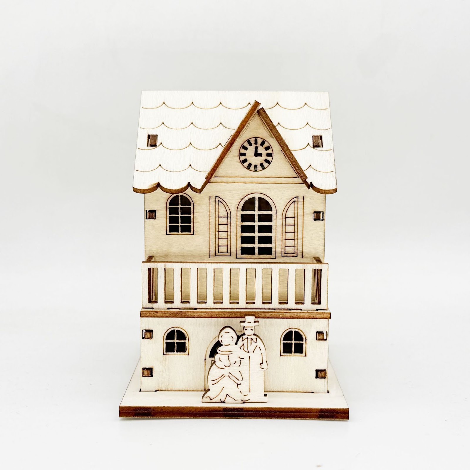 Beleuchtetes Holzhaus zur Weihnachtsdekoration