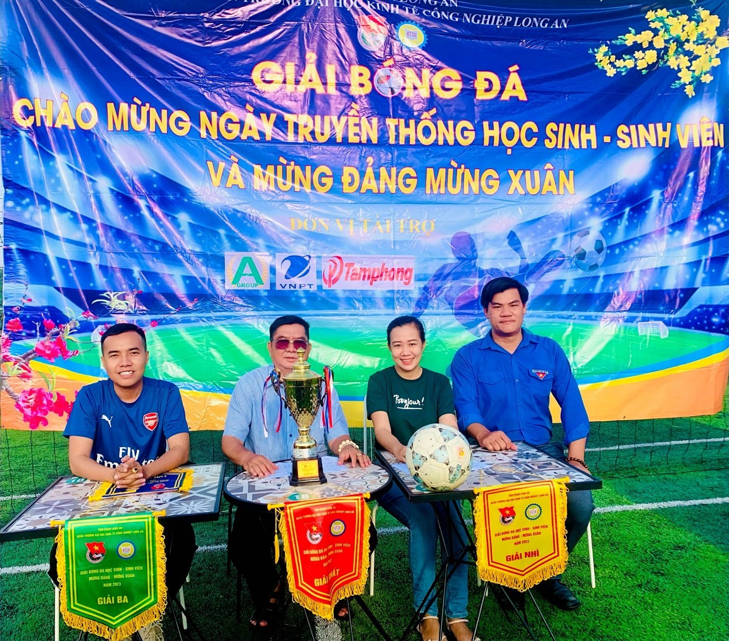 Ban tổ chức cuộc thi