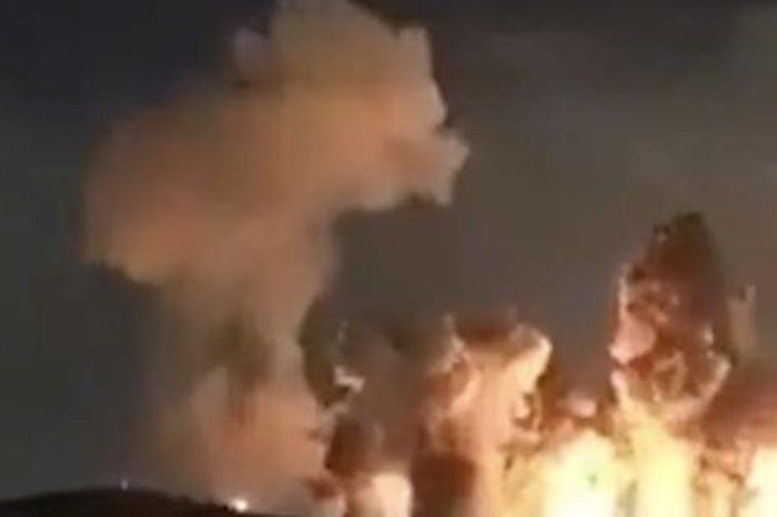 Mỹ trút bom xuyên phá hạng nặng xuống Iran, nổ dây chuyền dữ dội - Báo Người Lao Động