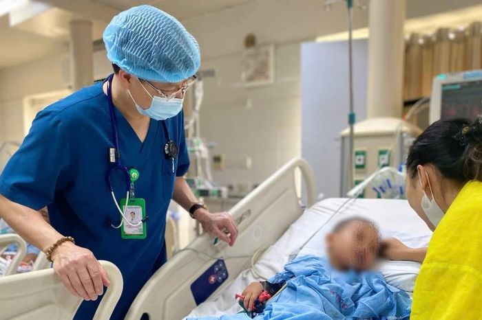Bé 5 tuổi đa chấn thương nặng vụ tai nạn xe khách tại Tam Đảo được cứu sống - Báo Tri thức &amp; Cuộc sống