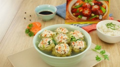 Rắc thêm một ít Hành ba rô là nồi canh khổ qua chay đẹp mắt, ngon miệng đã hoàn tất rồi đấy! Món canh ngoài vẻ đẹp lung linh còn có hương vị rất thơm ngon, phần nhân ngọt, béo hòa lẫn với khổ qua đắng nhẹ, là món ăn đơn giản, dễ thực hiện cho bữa cơm ngày chay của gia đình bạn đấy