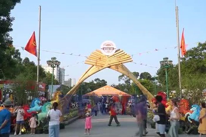Lễ hội Bánh mỳ Việt Nam lần thứ 4 nhộn nhịp đón khách - Báo VietnamPlus