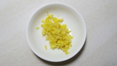 Gừng băm nhuyễn.