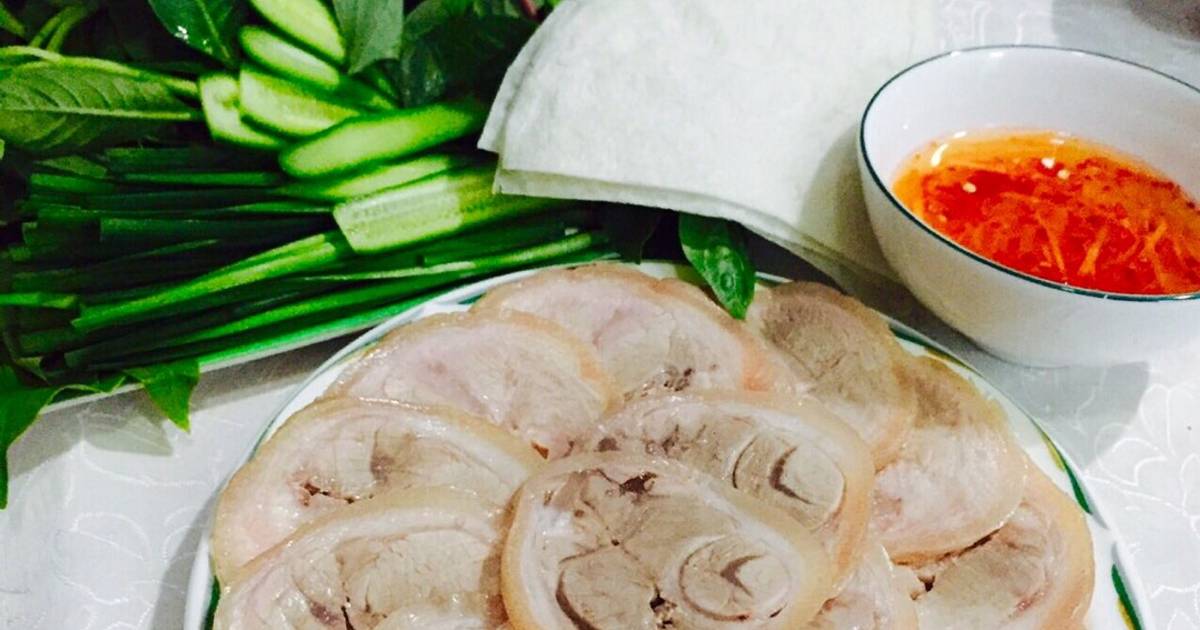 Thịt luộc cuốn rau rừng