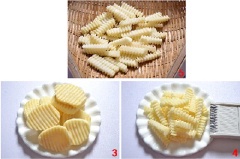 Khoai tây gọt vỏ, rửa sạch, dùng dao có hình răng cưa cắt khoai tây thành thanh dài hoặc hình tròn. Hành lá rửa sạch, cắt nhỏ.