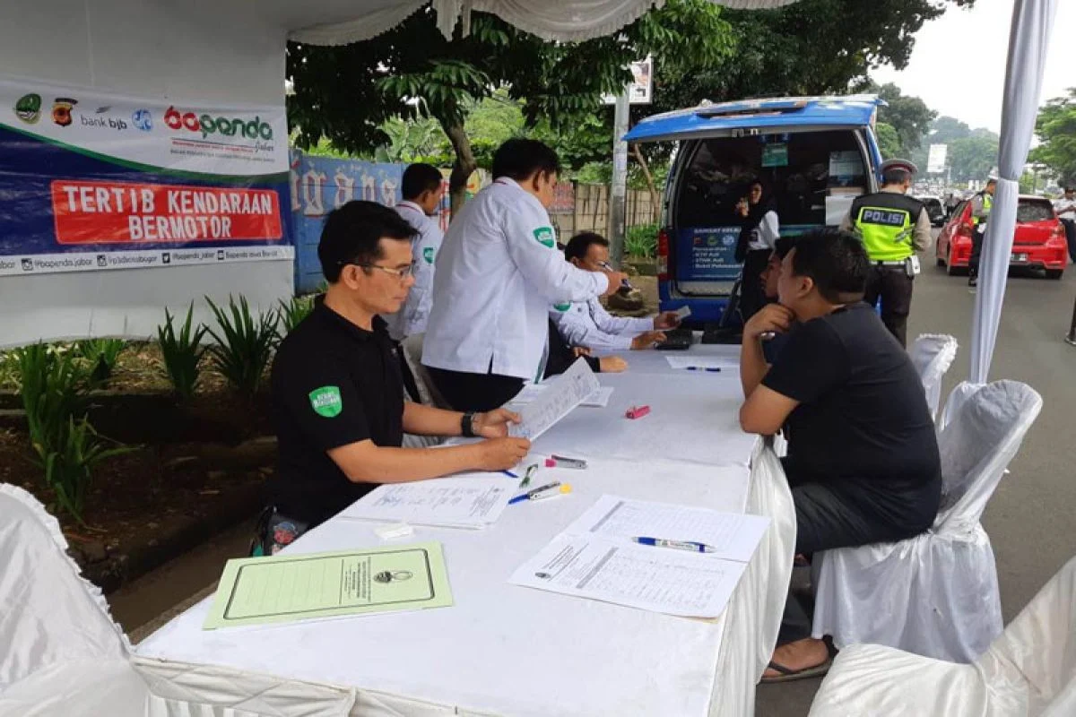 Layanan Samsat Keliling Kota Bogor yang melayani pembayaran pajak kendaraan bermotor tahunan.