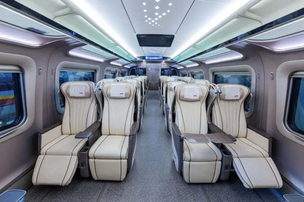 China high-speed rail Business Class cabin and amenities