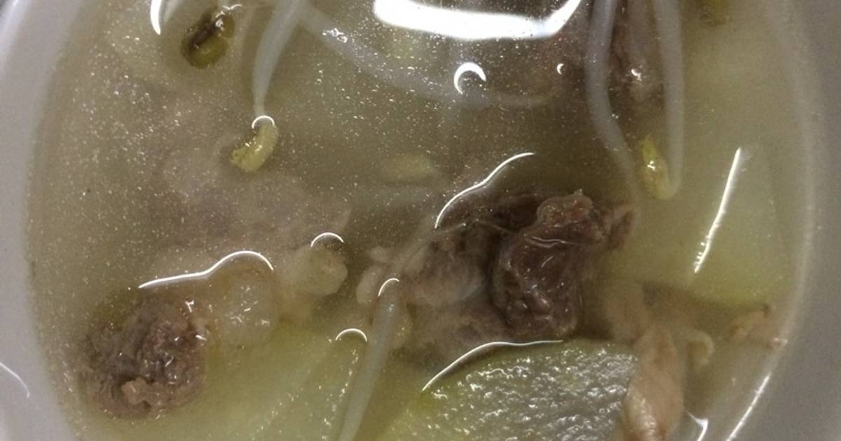 Canh chéo bò với bí xanh, giá đậu