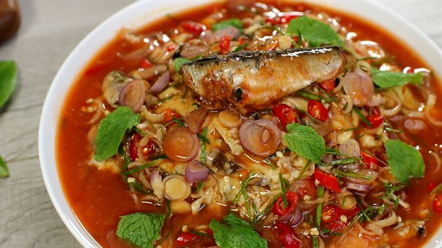 Trứng Chiên Cá Hộp Sốt Thái