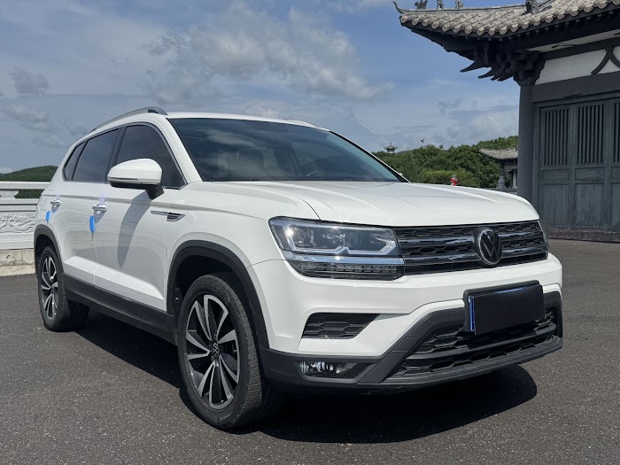 VOLKSWAGEN Tharu