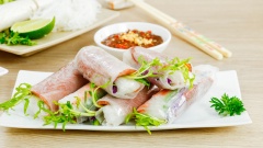 Gỏi cuốn gà tây ngũ sắc không chỉ đẹp còn rất thơm ngon và bổ sung đầy đủ dưỡng chất cho mâm cơm gia đình bạn. Các bạn nhớ lưu lại công thức món gỏi cuốn mới lạ này để vào bếp thực hiện cùng Le Gourmet nhé!