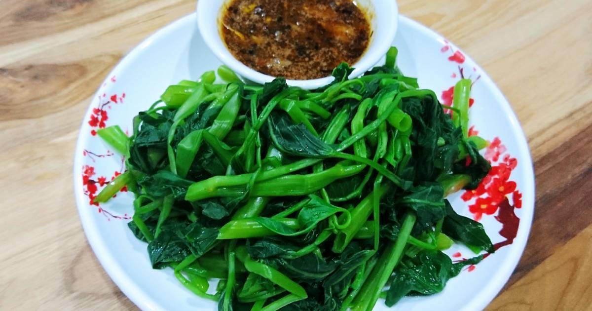 Rau muống luộc chấm mắm ruốc
