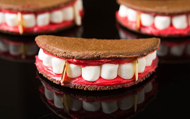 Bánh Kẹp Cực Độc Cho Tiệc Halloween