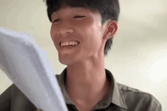 Cả lớp 'dậy sóng' vì màn trả bài kiểm tra đặc biệt của thầy giáo trẻ - Tạp chí SaoStar