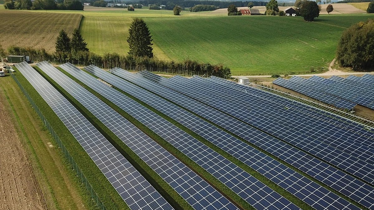 탄소중립 달성을 위한 재생에너지 기술별 효율과 비용 구조 분석