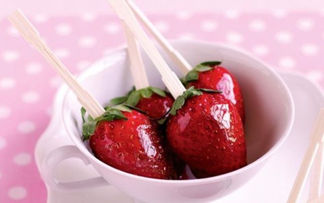 Kẹo Dâu Tây Caramel