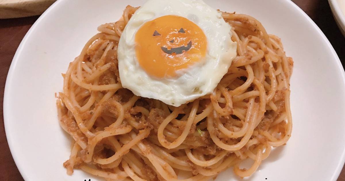 Mỳ ý sốt bò băm phong cách Halloween