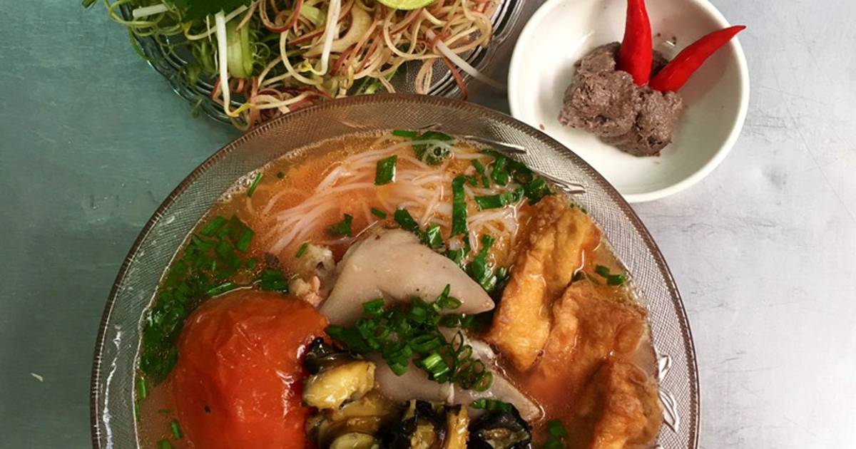 Bún ốc móng heo