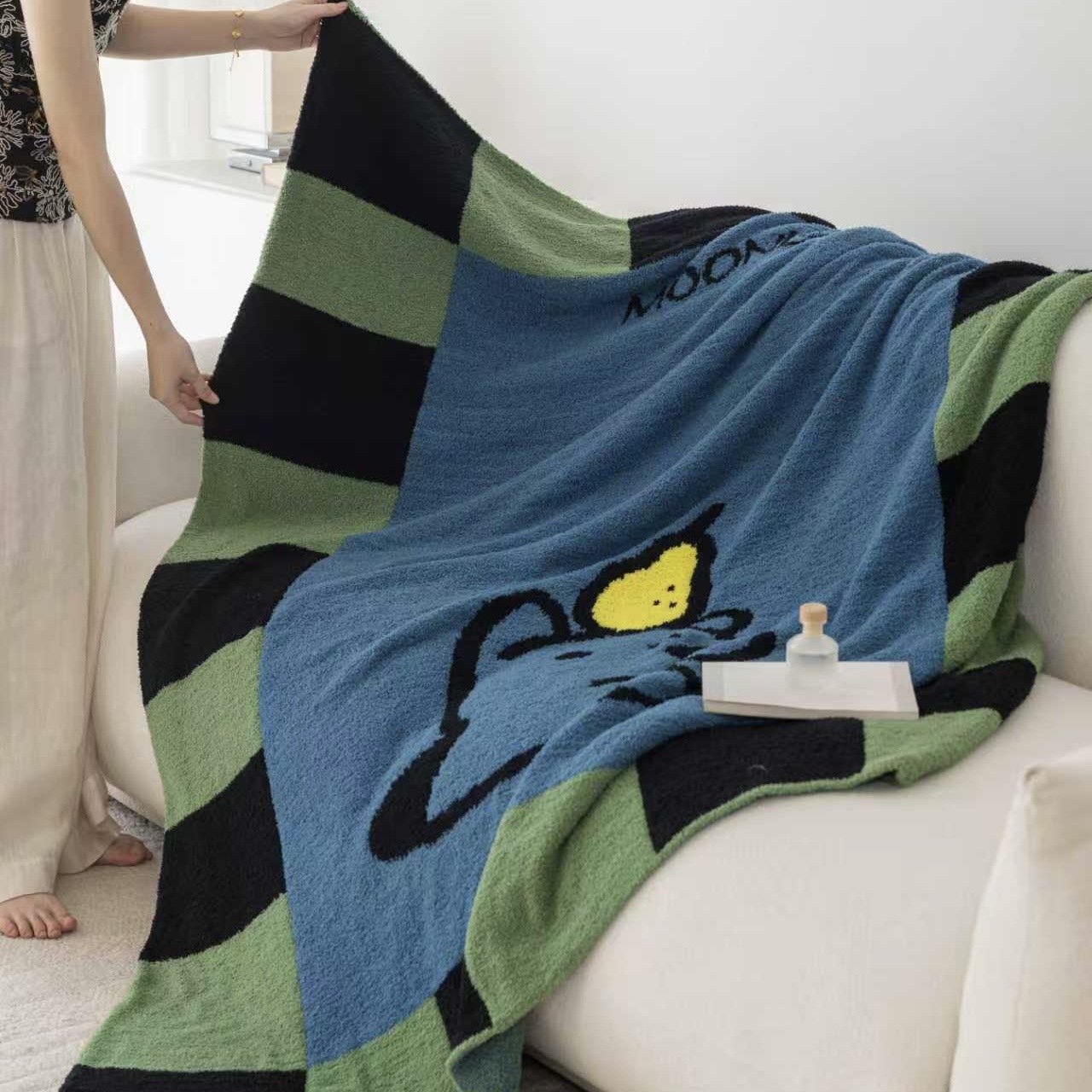 Soft cozy blanket for sofa and office, 130x170 cm