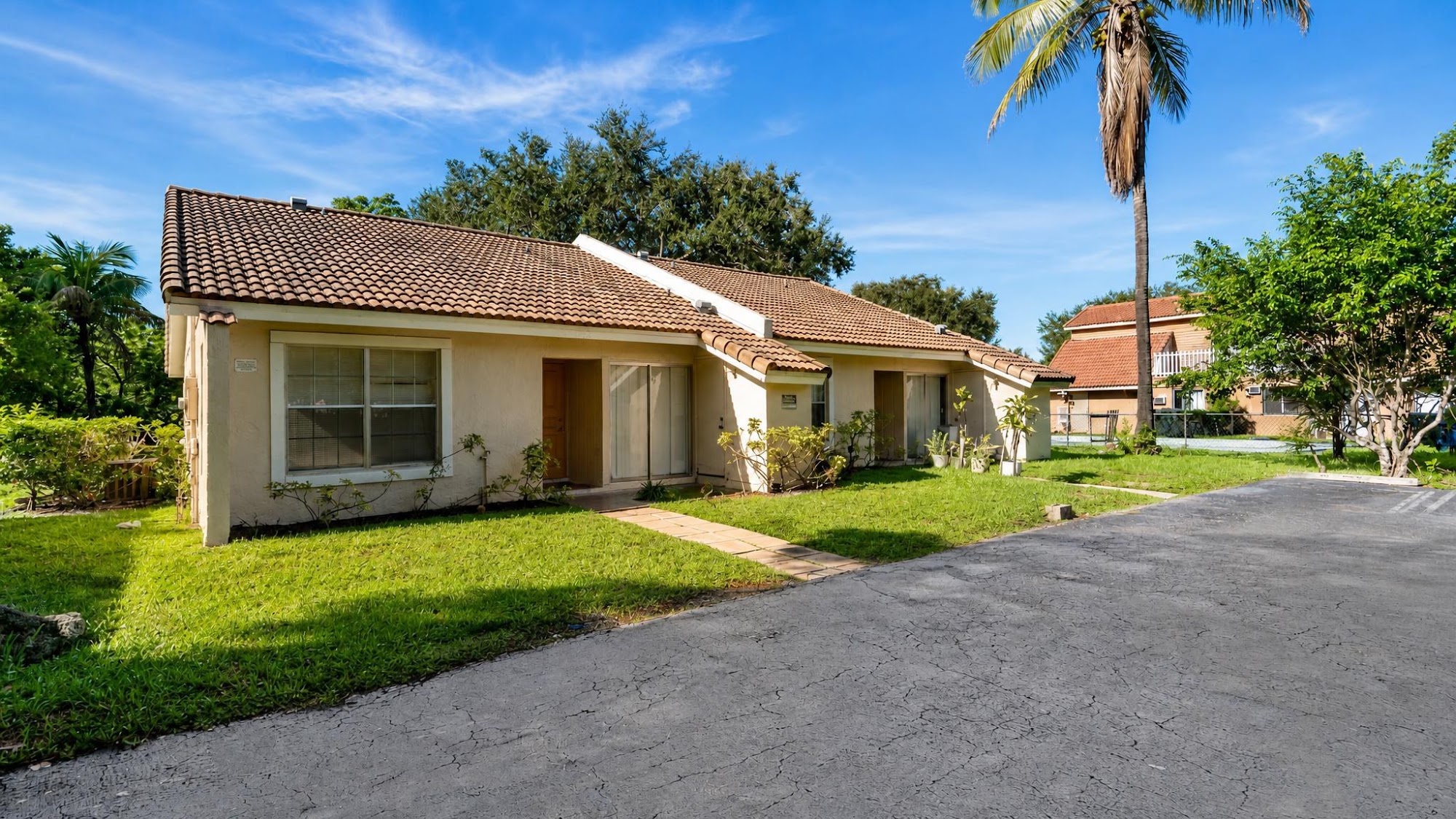 10880 NW 45th St, Coral Springs, FL 33065 property photo 2