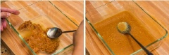 Thịt cá tuyết phi lê rửa sạch, để ráo nước và dùng khăn thấm khô. Chuẩn bị gia vị ướp cá: cho 60g tương miso vào khay thủy tinh, chế vào 55ml rượu mirin, 1 muỗng canh rượu sake. Dùng muỗng khuấy đều hỗn hợp cho tương hòa tan vào nhau.