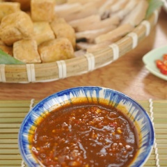 Với cách làm mắm nêm đơn giản và nhanh chóng này, từ nay bạn đã có thể tự nay pha mắm nêm để ăn chung với các món như gỏi cuốn, bò lá lốt, thịt luộc… rồi nhé! Vị mặn mặn, chua chua, cay cay của mắm nêm giúp chống ngấy, góp phần làm các món ăn thêm tròn vị.