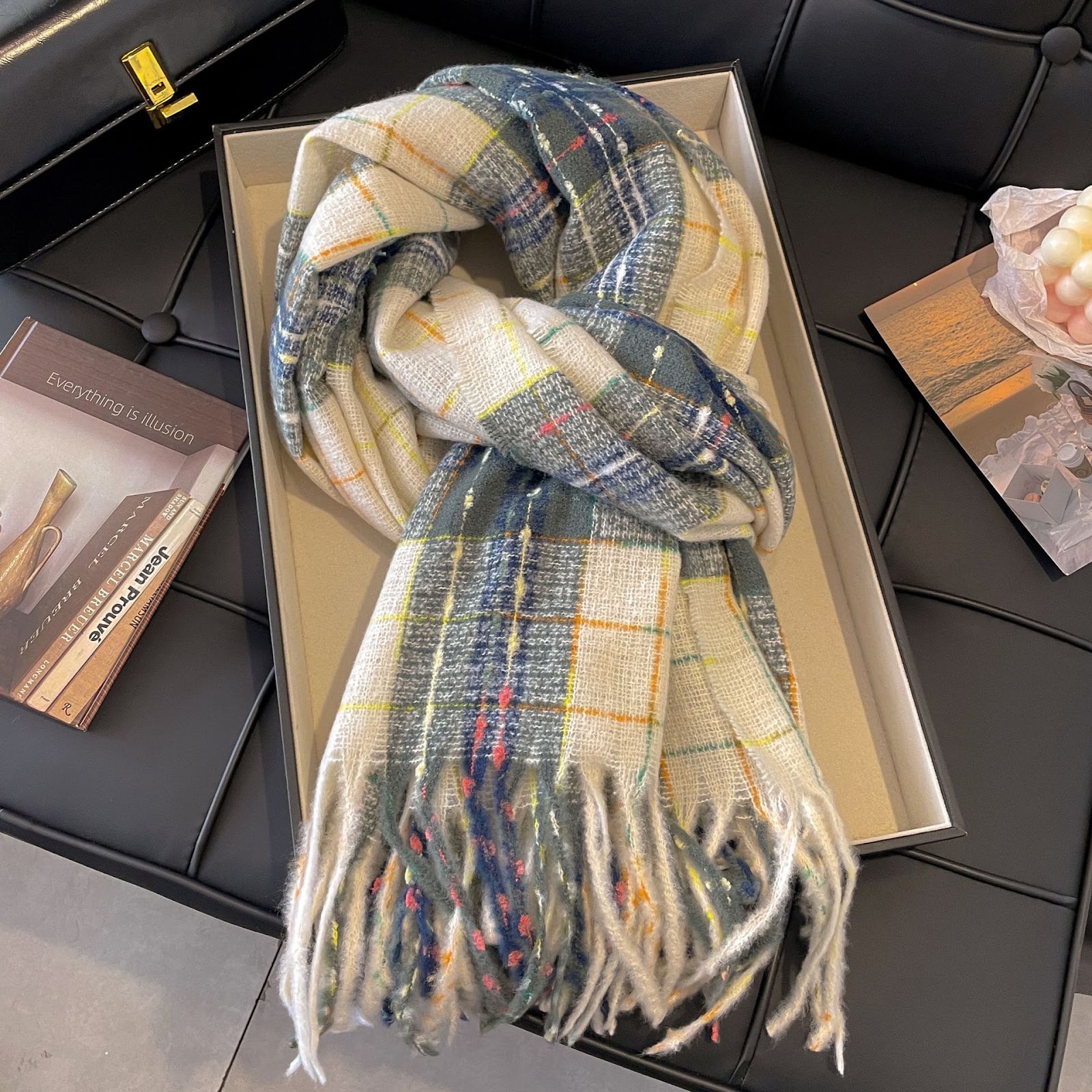Checked Scarf in Cashmere Look