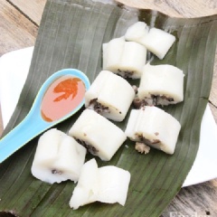 Cho bánh vào nồi hấp, hấp bánh khoảng 15-20 phút tính từ khi nước sôi là bánh chín.