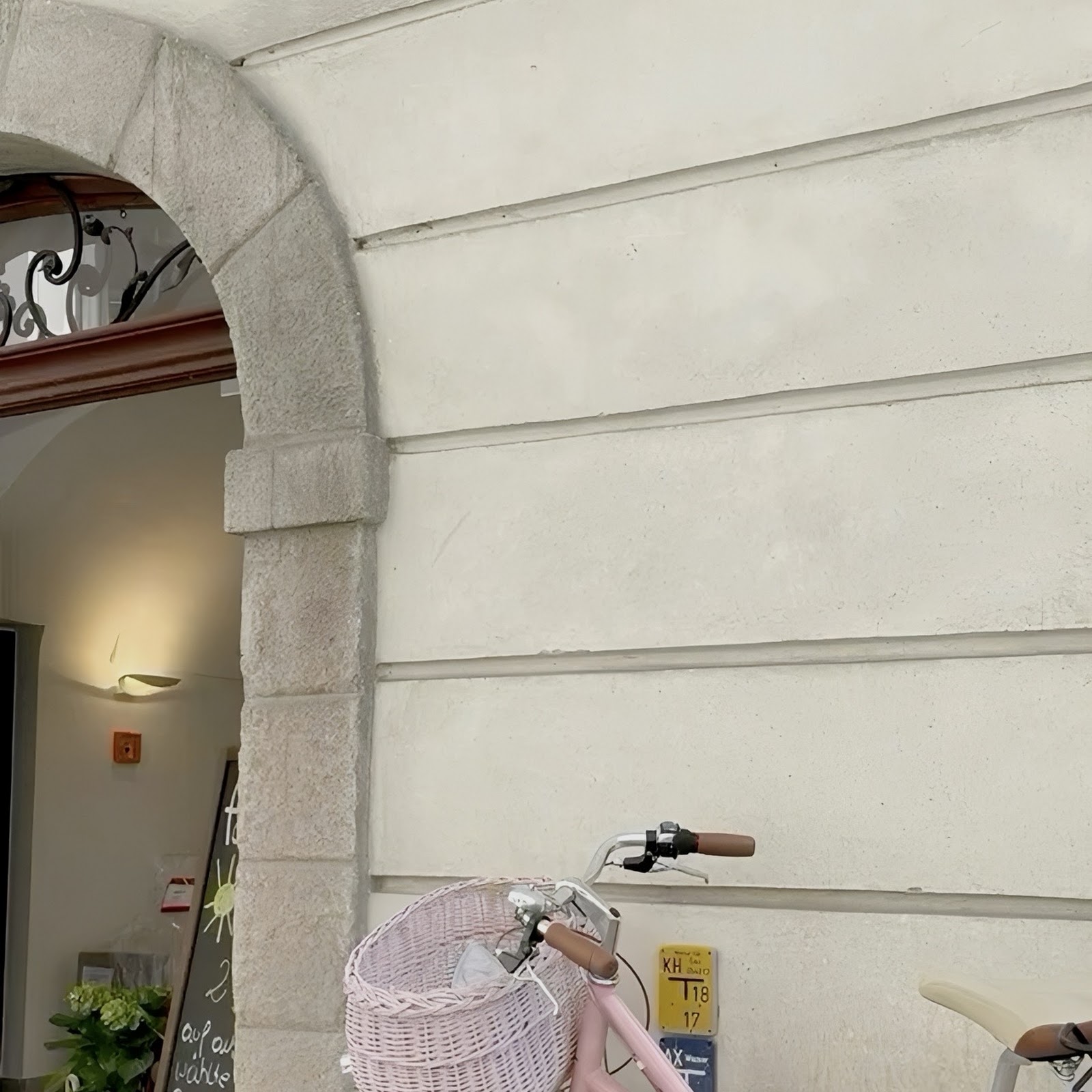 Download Pink Vintage Bicycle By Archway Full HD iPhone