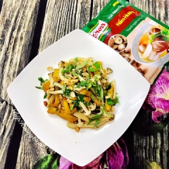 Khi nào ăn cho thêm rau răm đậu phộng, mè rang cho ra dĩa... ôi thôi ngon hết ý... đậu hủ giòn giòn, nấm ngọt tự nhiên... tuyệt vời