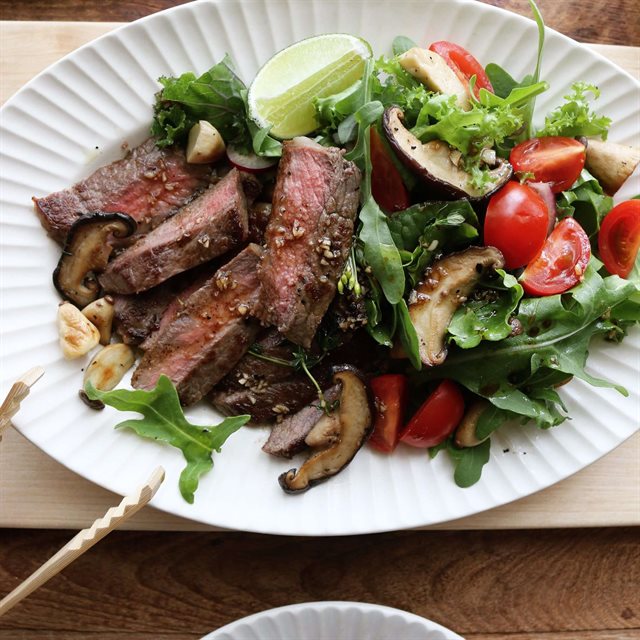 Steak Bò Trộn Rau Nấm Đông Cô