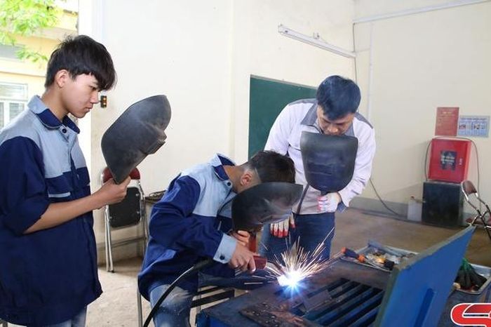 Mở lối tương lai từ giáo dục nghề nghiệp - Báo Sơn La