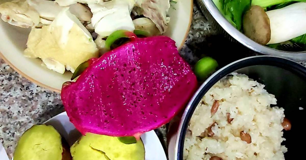 Vetula: chè khoai lang, xôi cuộn, canh bí + nấm đùi gà, pizza