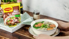 Vậy là nồi canh cải bẹ xanh thịt viên nóng hổi, ấm bụng đã được hoàn thành, quá nhanh chóng và đơn giản đúng không nào? Món canh tuy đơn giản nhưng không hề kém cạnh các món ăn cầu kì khác về độ dinh dưỡng cũng như hình thức bắt mắt đâu.