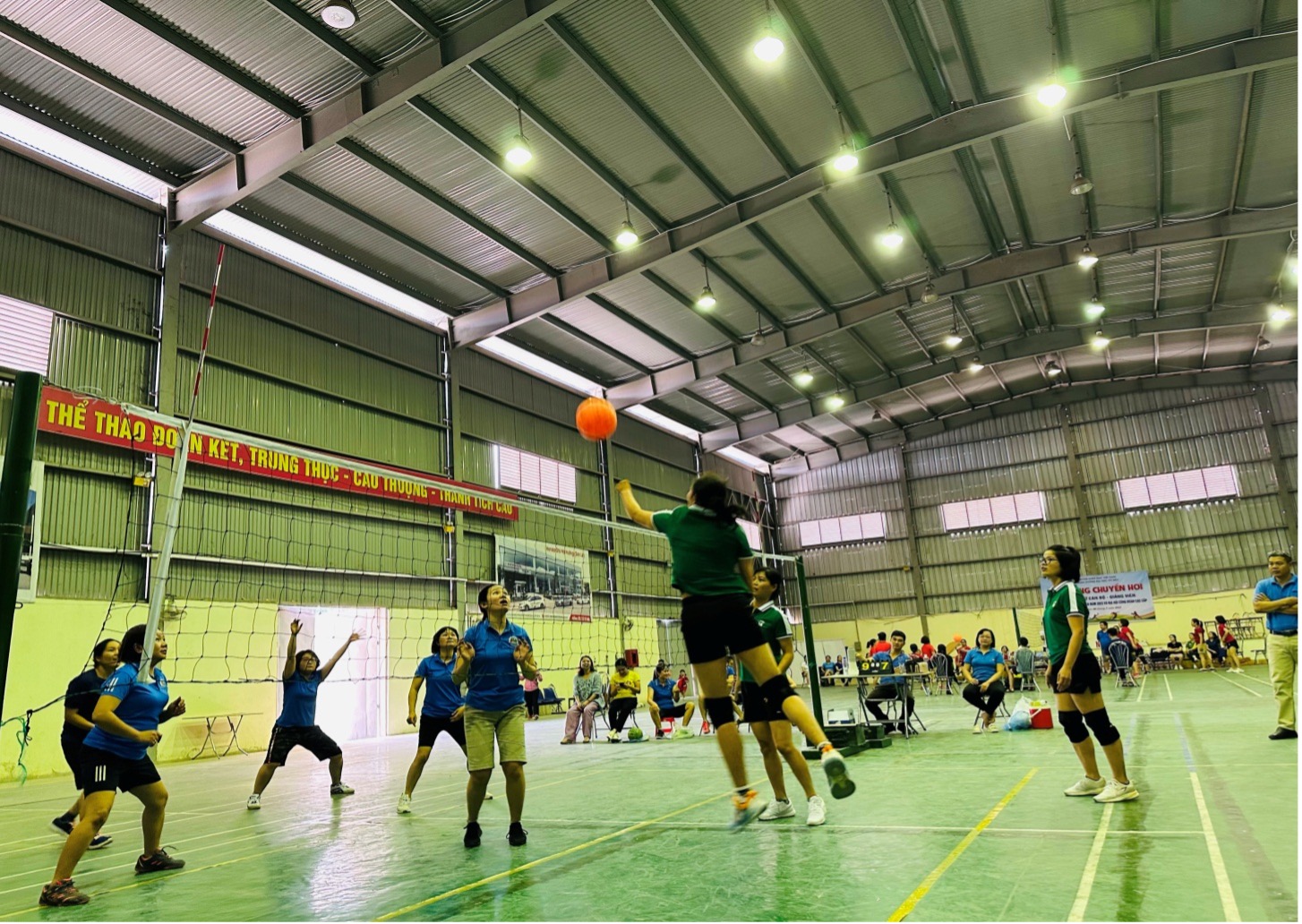 Công đoàn Trường Đại học Tây Bắc tổ chức thành công giải bóng chuyền hơi dành cho nữ công đoàn viên chào mừng Tháng Công nhân năm 2023 và đại hội công đoàn các cấp