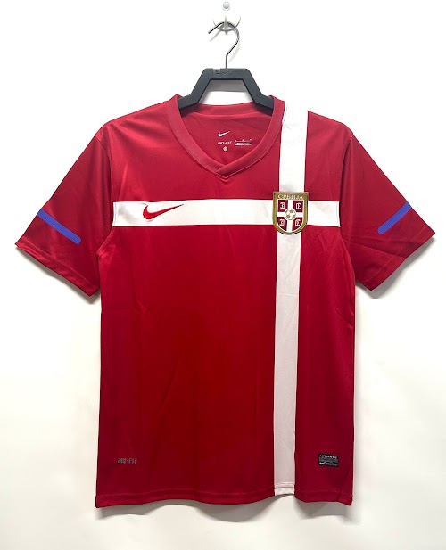 Equipación local de Serbia 2010.jpg