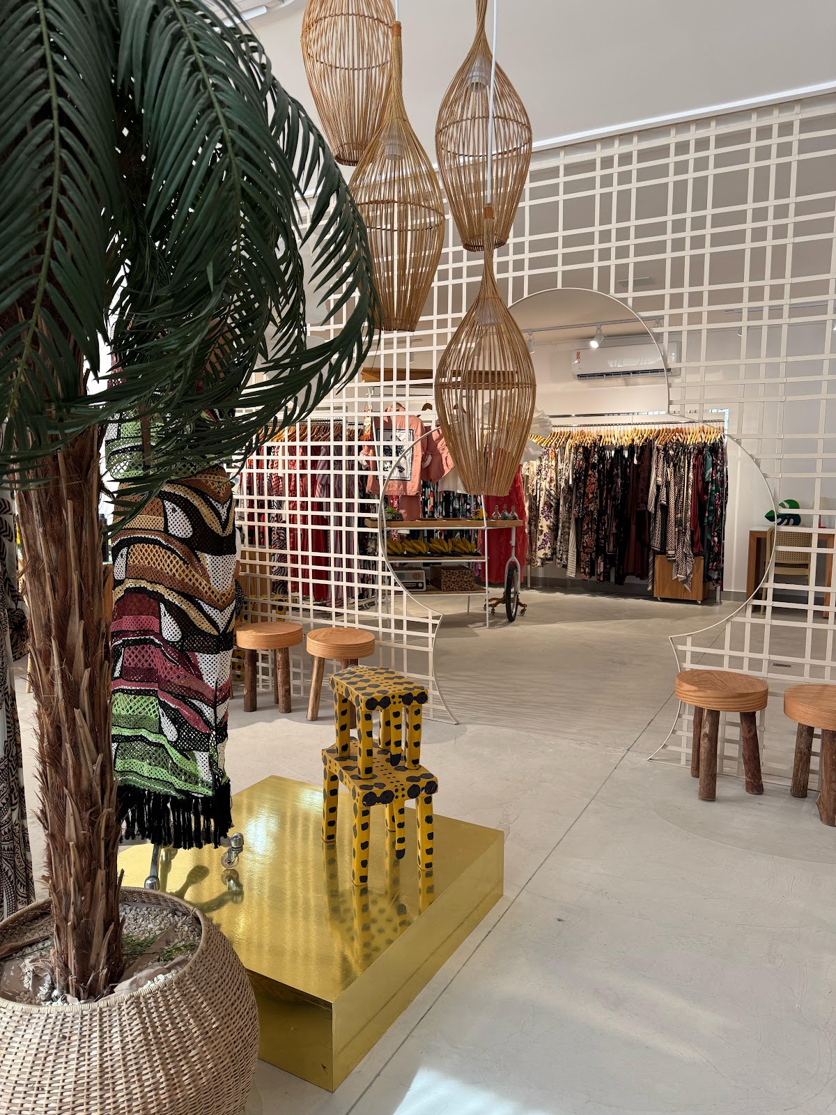 Look FARM — showroom Low Profile + Dreams