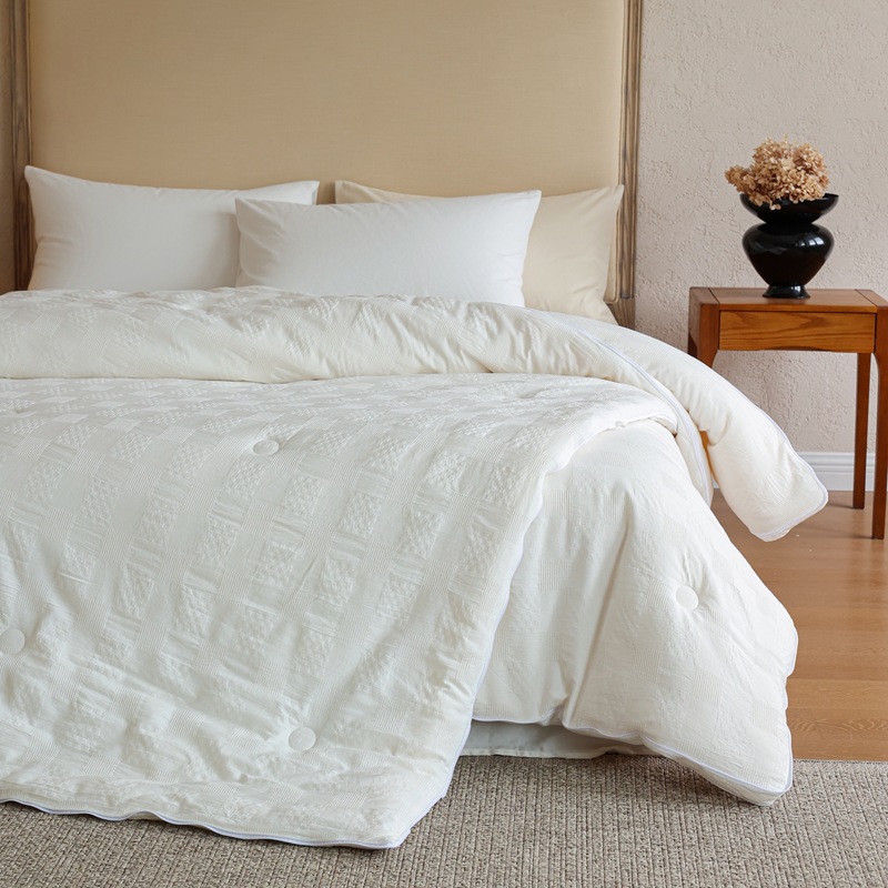Two-part quilt with soy fiber, zipper